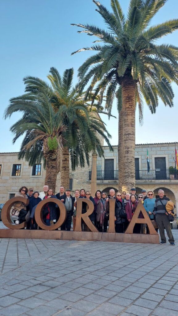 Visita Guiada en Coria el 1 de Abril: Catedral y Semana Santa en una Mañana Única 2 Visitas guiadas en Coria - Catedral y Puente histórico