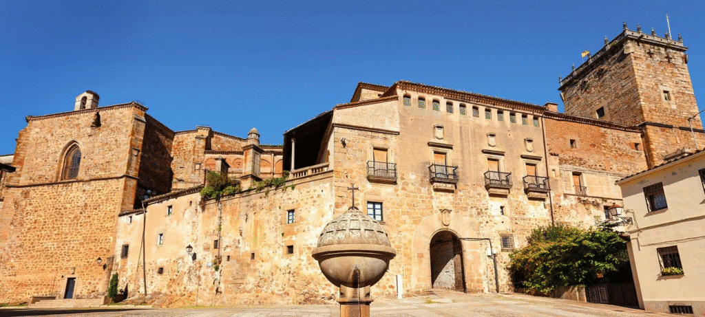 15 imprescindibles que ver en Plasencia: historia viva en su casco histórico 5 Barrio judío de Plasencia en el casco histórico